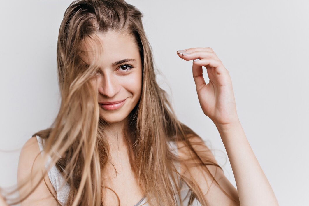 Odkrywając sekrety młodości: jak peptydy pomagają w walce z siwiejącymi włosami