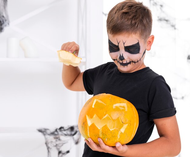 Jak wybrać idealną maskę dla dziecka na Halloween?